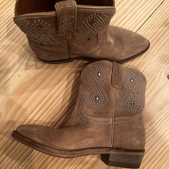 Frye Billy Stud Suede Short Boot Size 5.5 - Picture 4 of 7